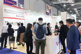 亞太美容展包材區(qū)，這款“高頻脈沖提拉按摩”眼霜管火了